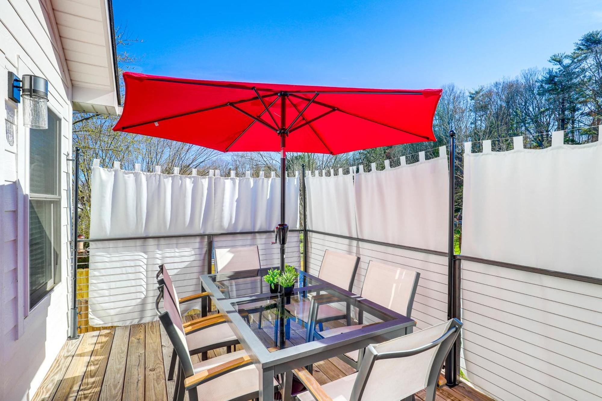 Holiday home Chic Spacious Avl Oasis With Hot Tub And Fire Pit *
