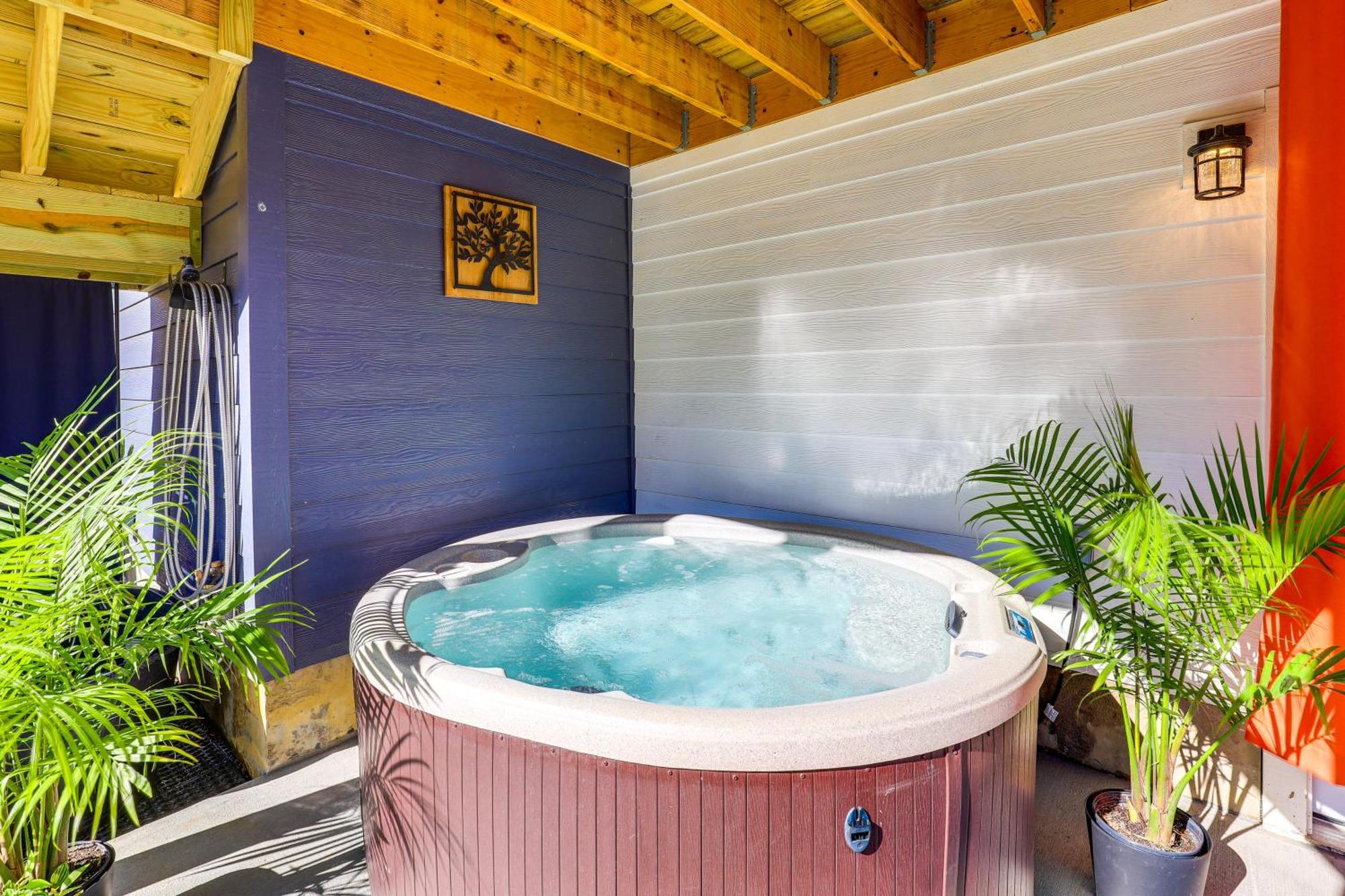 Chic Spacious Avl Oasis With Hot Tub And Fire Pit * Asheville
