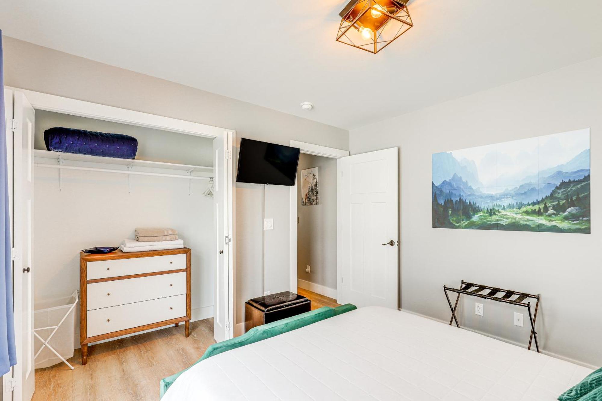 Chic Spacious Avl Oasis With Hot Tub And Fire Pit Holiday home *