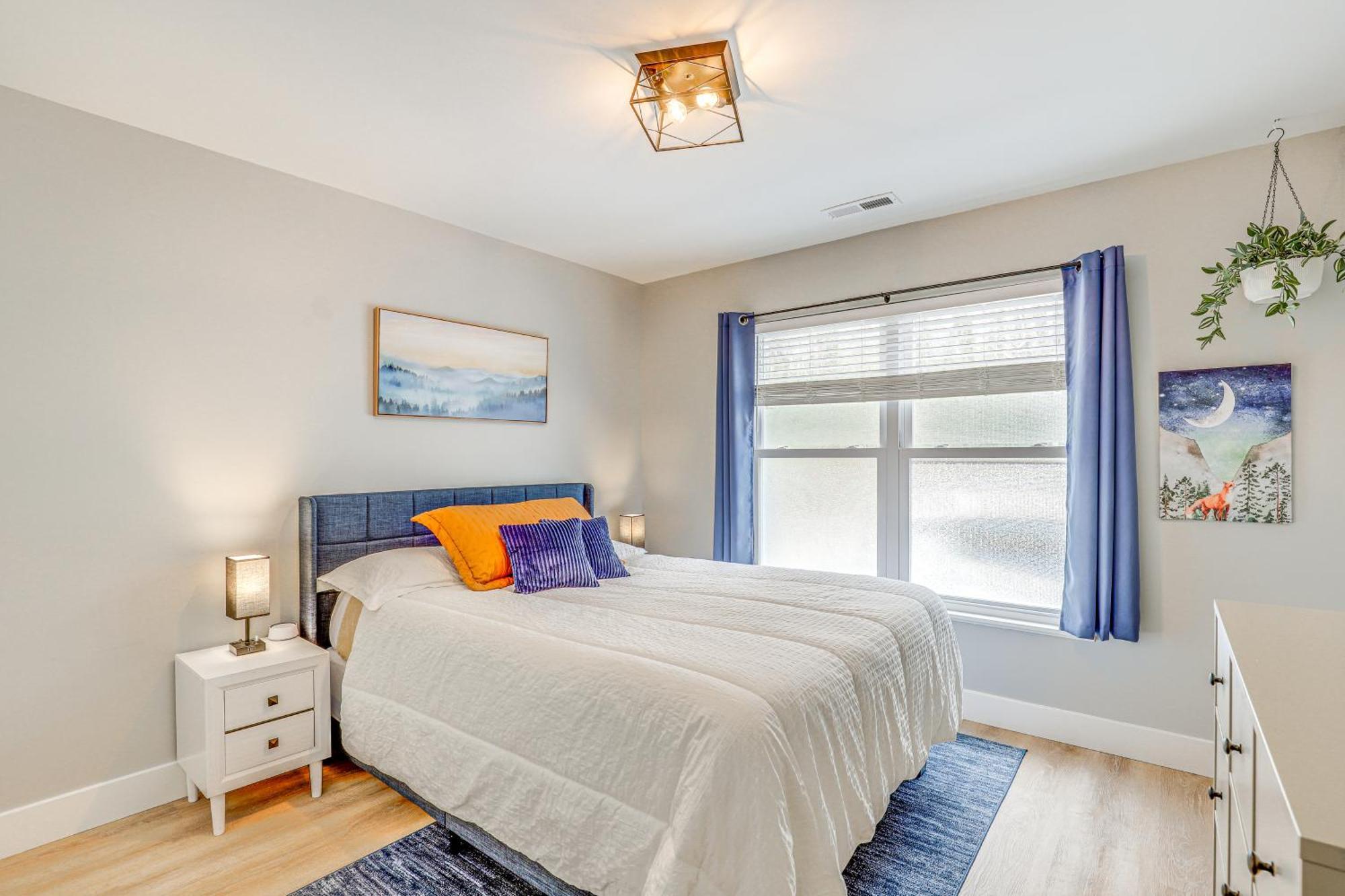 Chic Spacious Avl Oasis With Hot Tub And Fire Pit Holiday home Asheville
